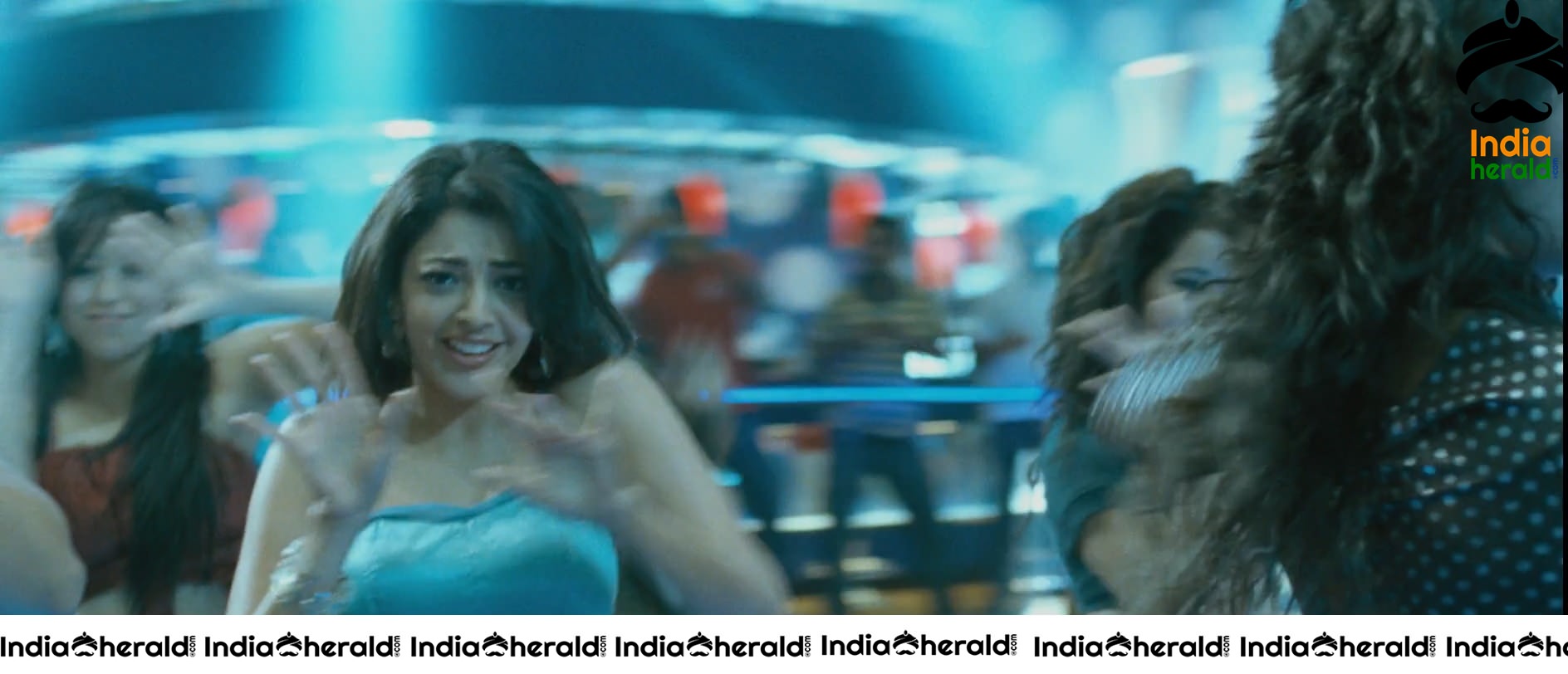 Kajal Aggarwal Shows Her Sexy Structure And Hot Curves Set 3