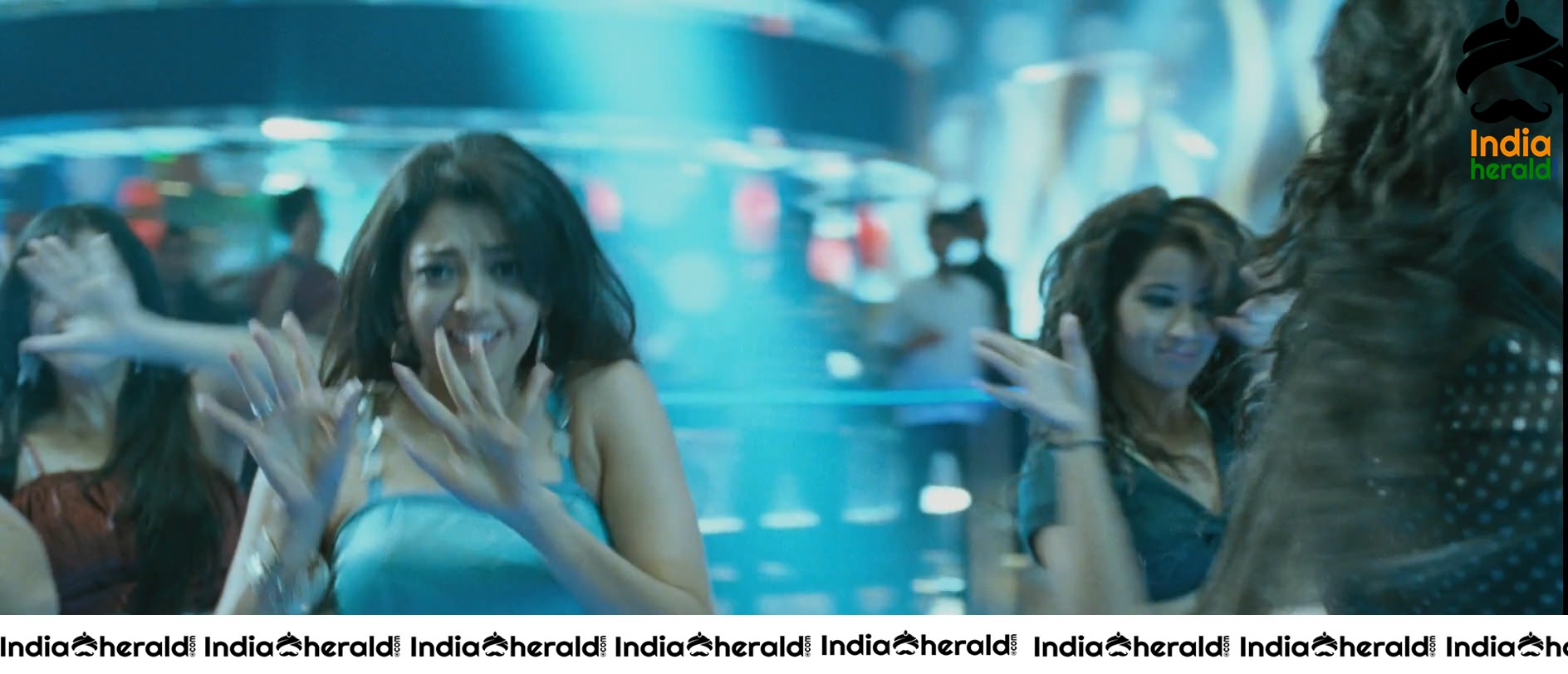 Kajal Aggarwal Shows Her Sexy Structure And Hot Curves Set 3