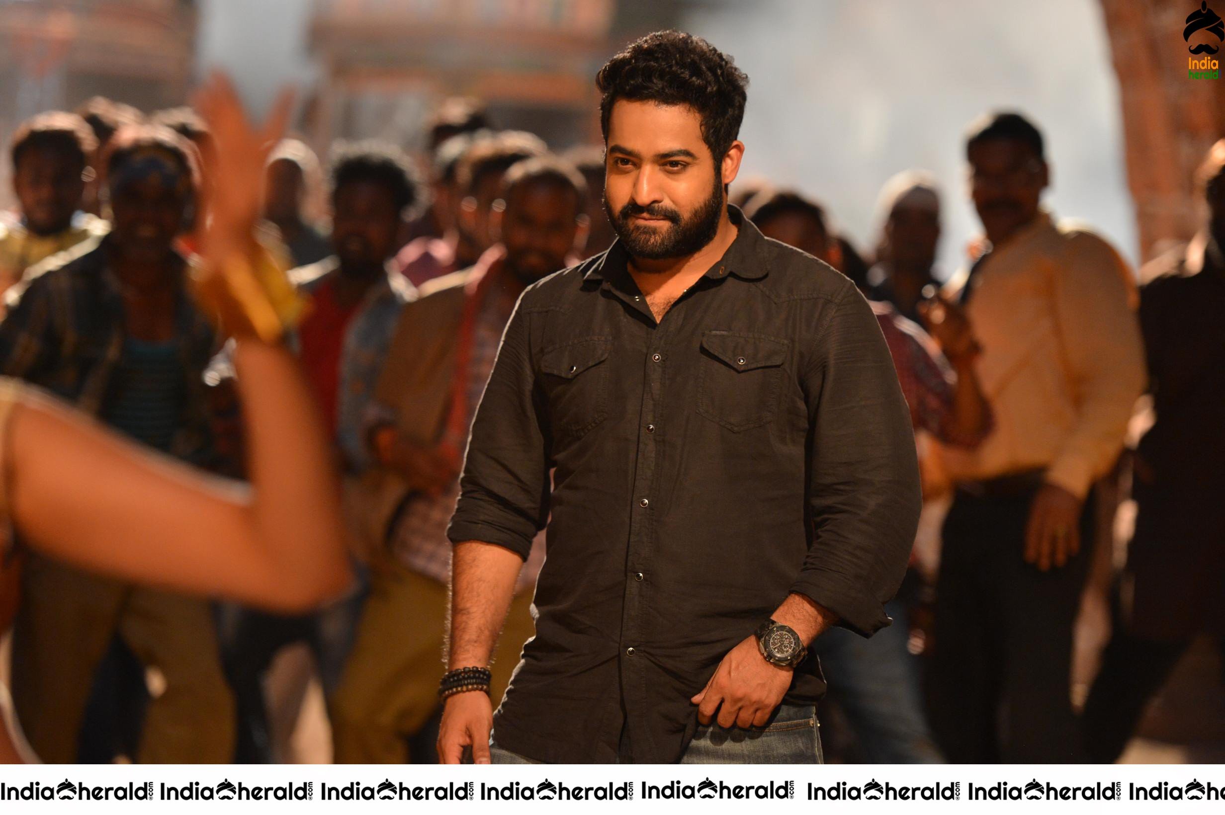 Kajal Hot Clarity Photos to expose her Peeping Assets Set 1