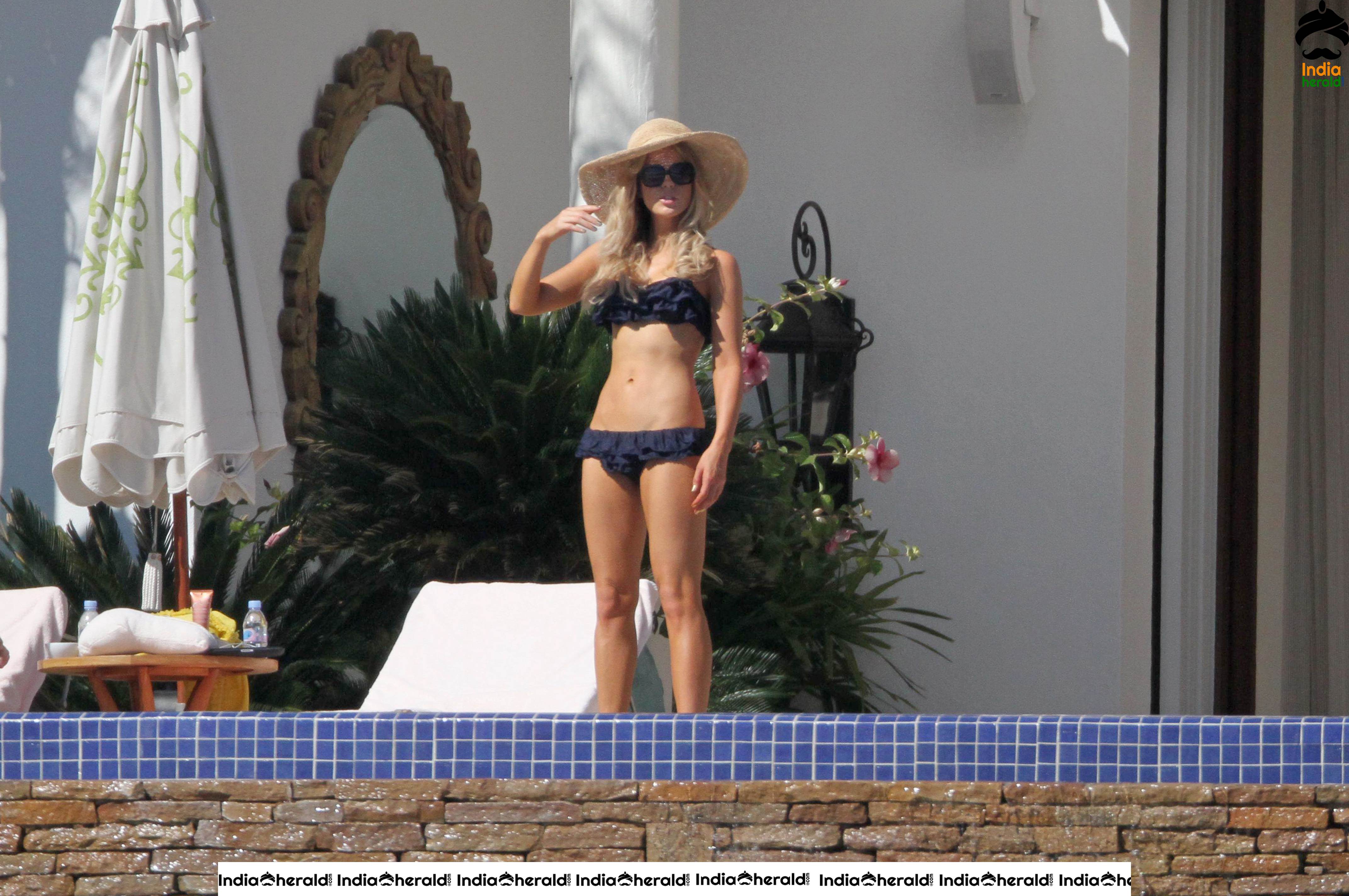 Kate Beckinsale in Bikini at Mexico