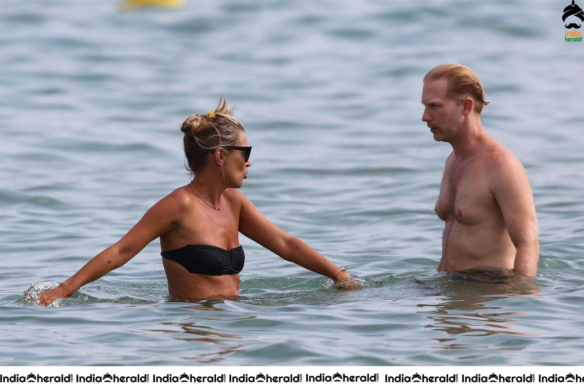 Kate Moss enjoys with her husband and caught in Bikini by beach side Set 1