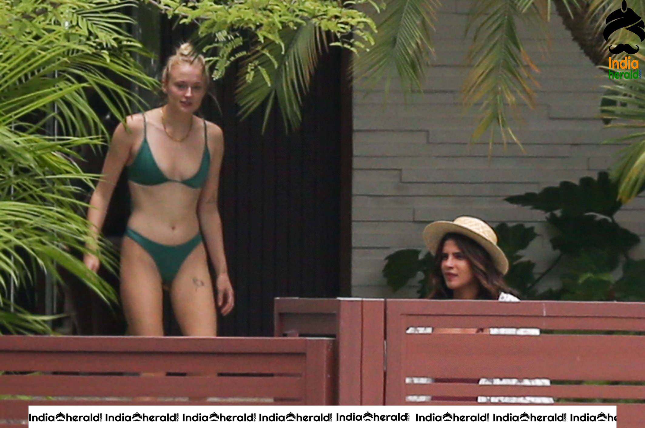 Kate Moss is spotted in Bikini on a boat with her friends at Portofino