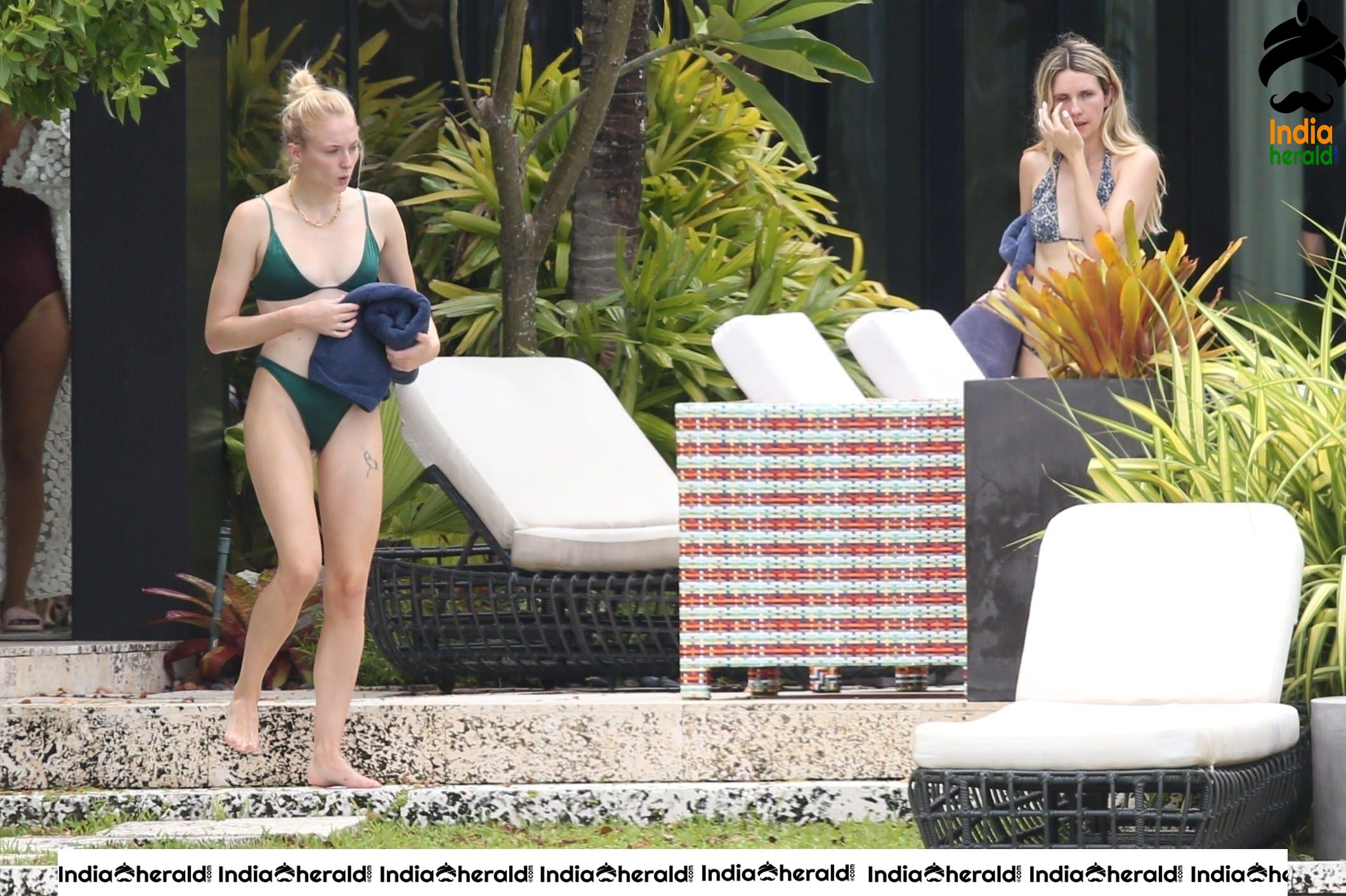 Kate Moss is spotted in Bikini on a boat with her friends at Portofino