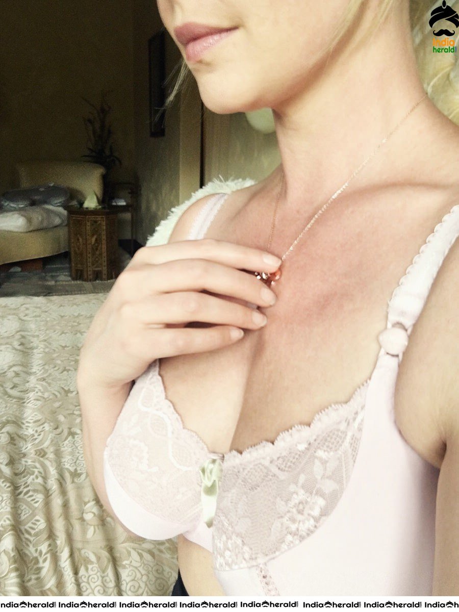 Katherine Heigl Instagram selfies in underwear