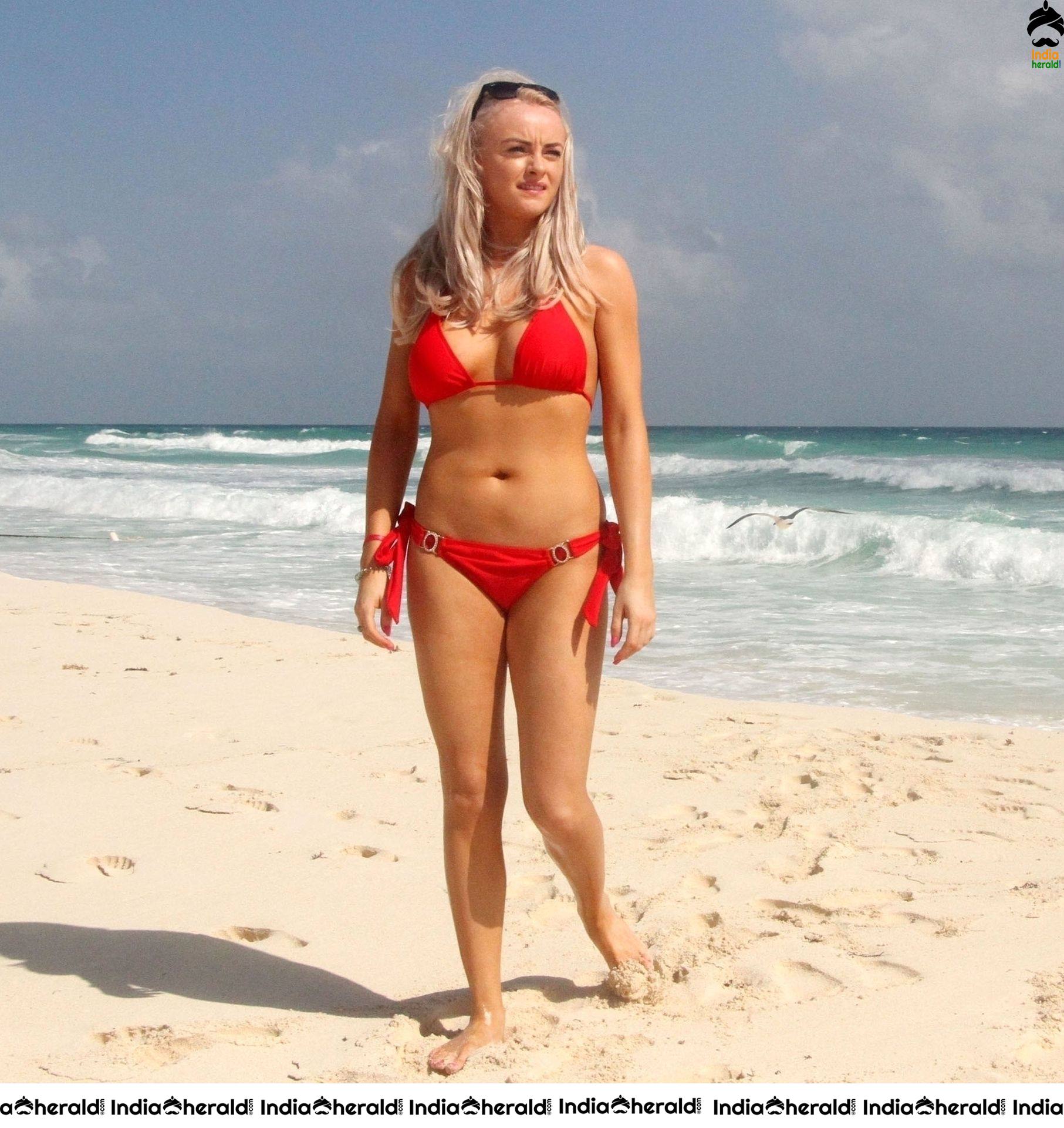 Katie McGlynn shows off her sexy beach body physique out in Mexico