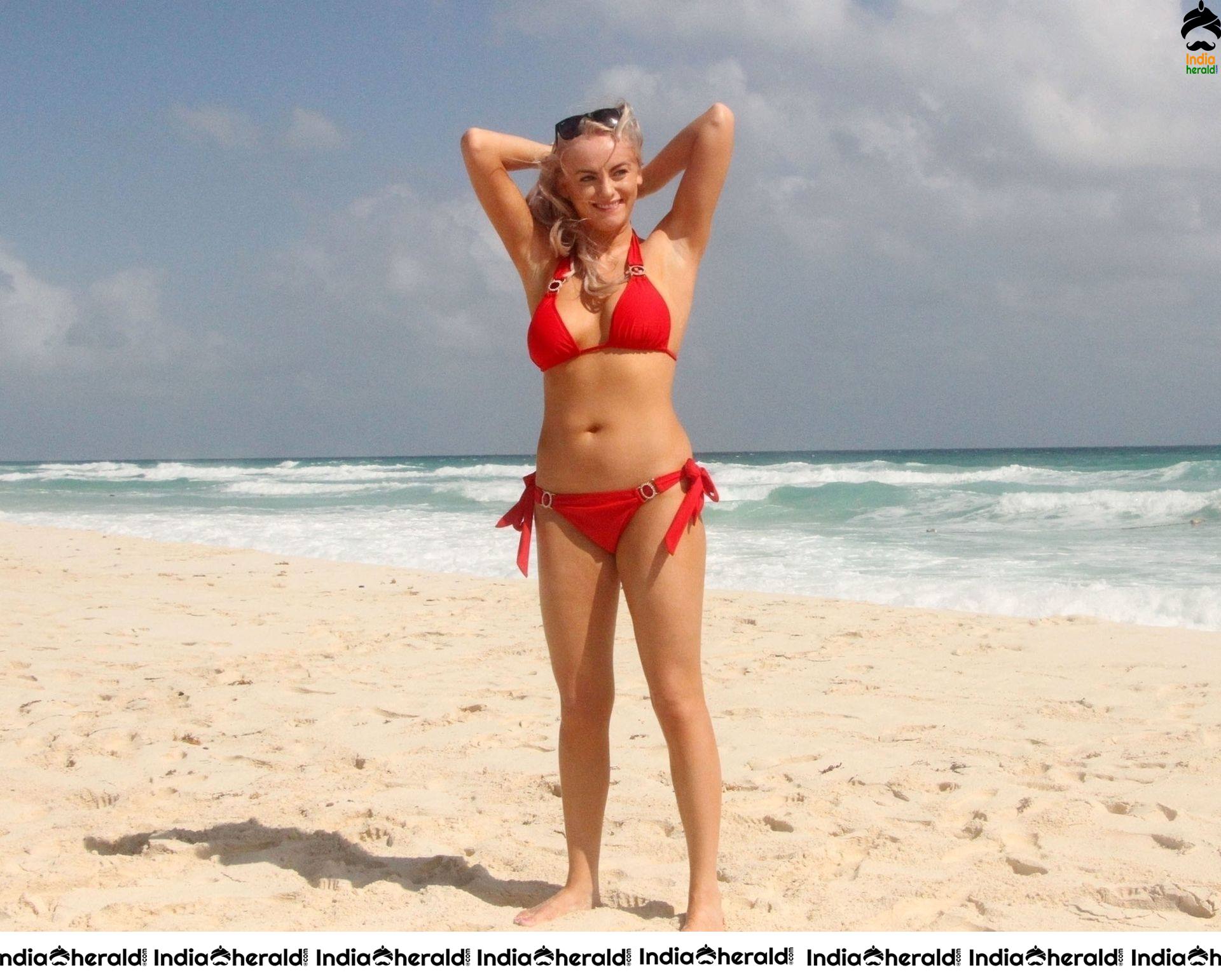 Katie McGlynn shows off her sexy beach body physique out in Mexico