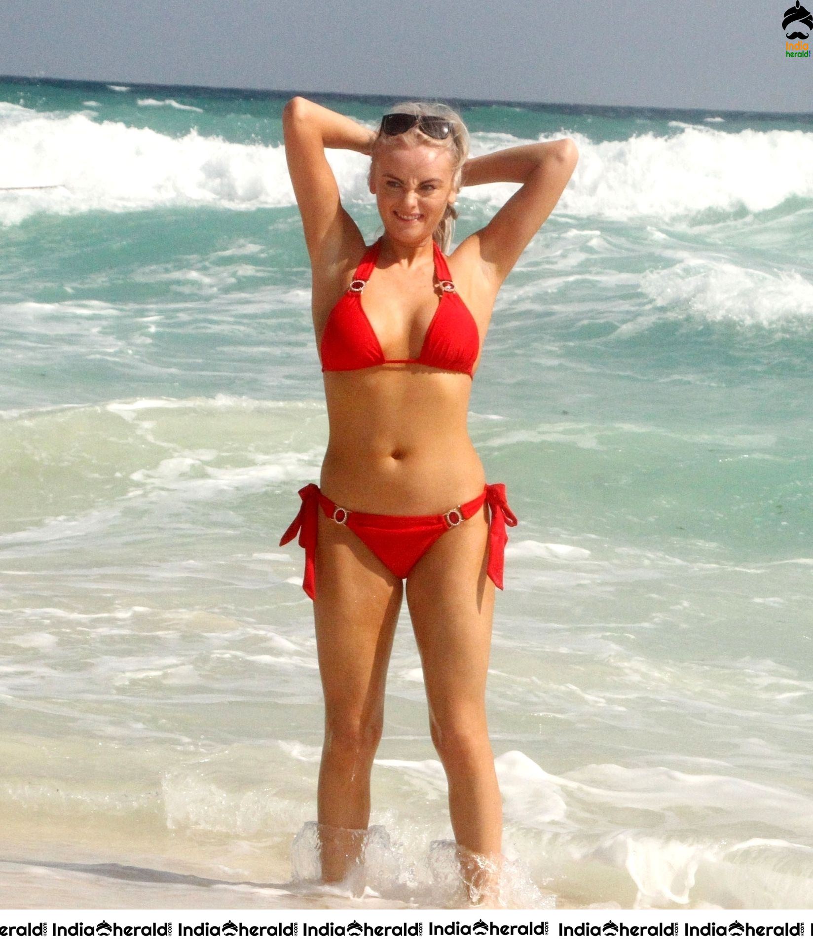 Katie McGlynn shows off her sexy beach body physique out in Mexico