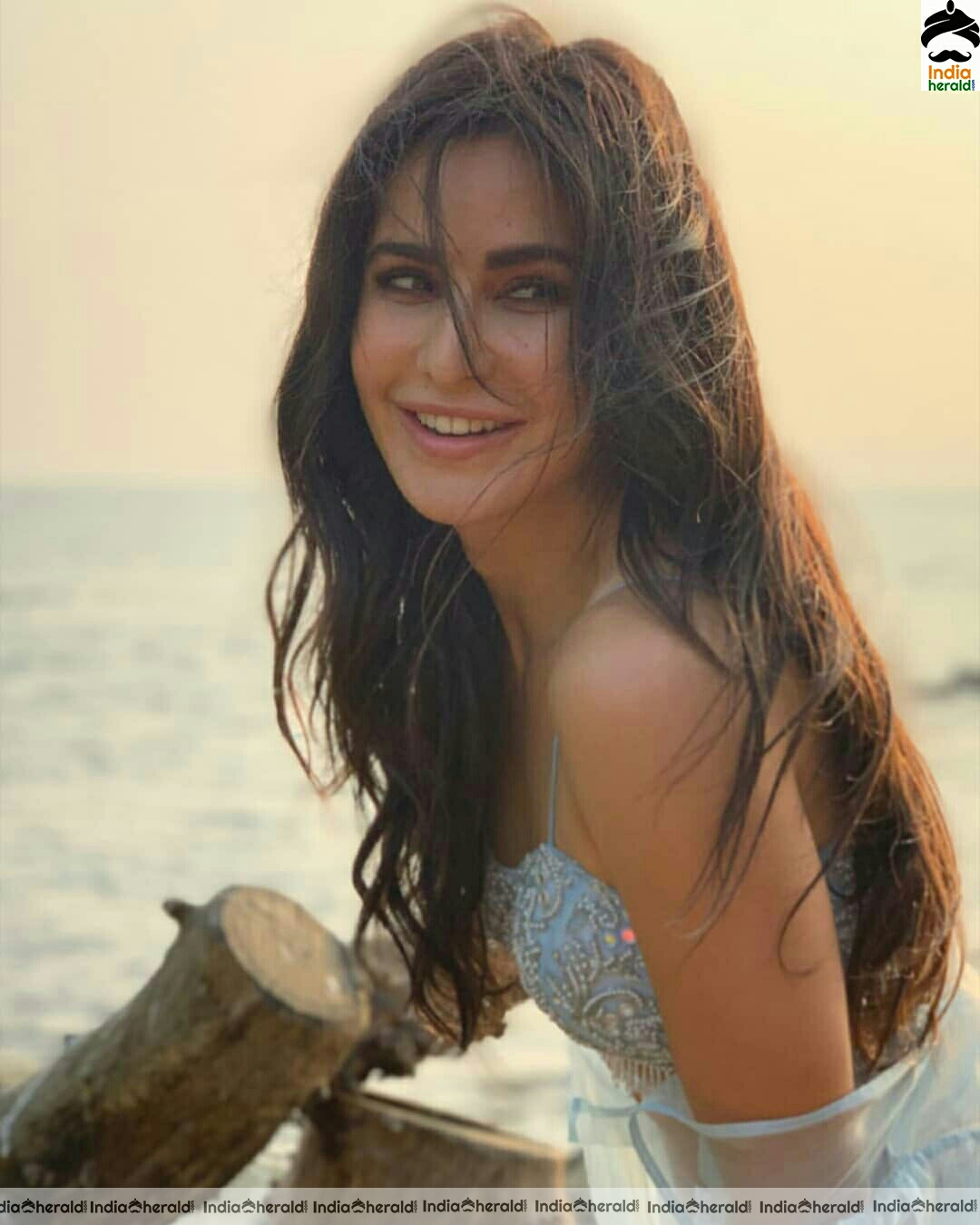 Katrina kaif Hot hot in white sexy dress