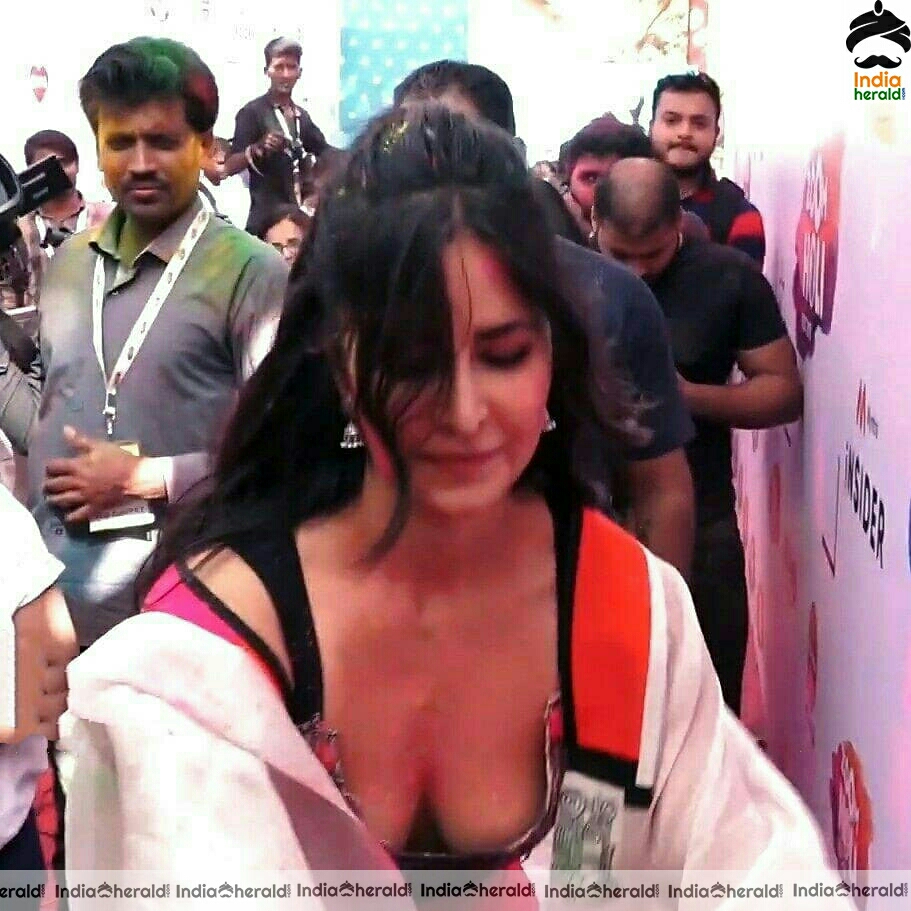 Katrina Kaif Shows Her Hot Cleavage In These Photo Stills Set 1