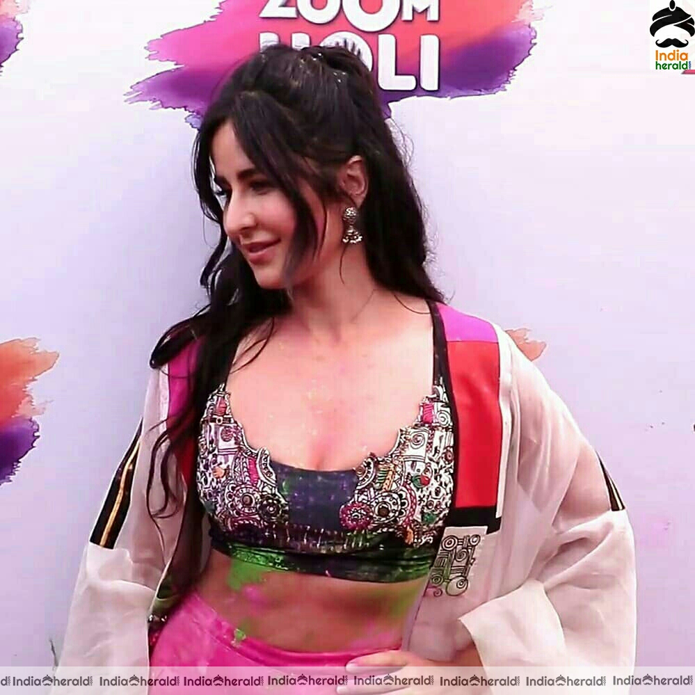 Katrina Kaif Shows Her Hot Cleavage In These Photo Stills Set 2