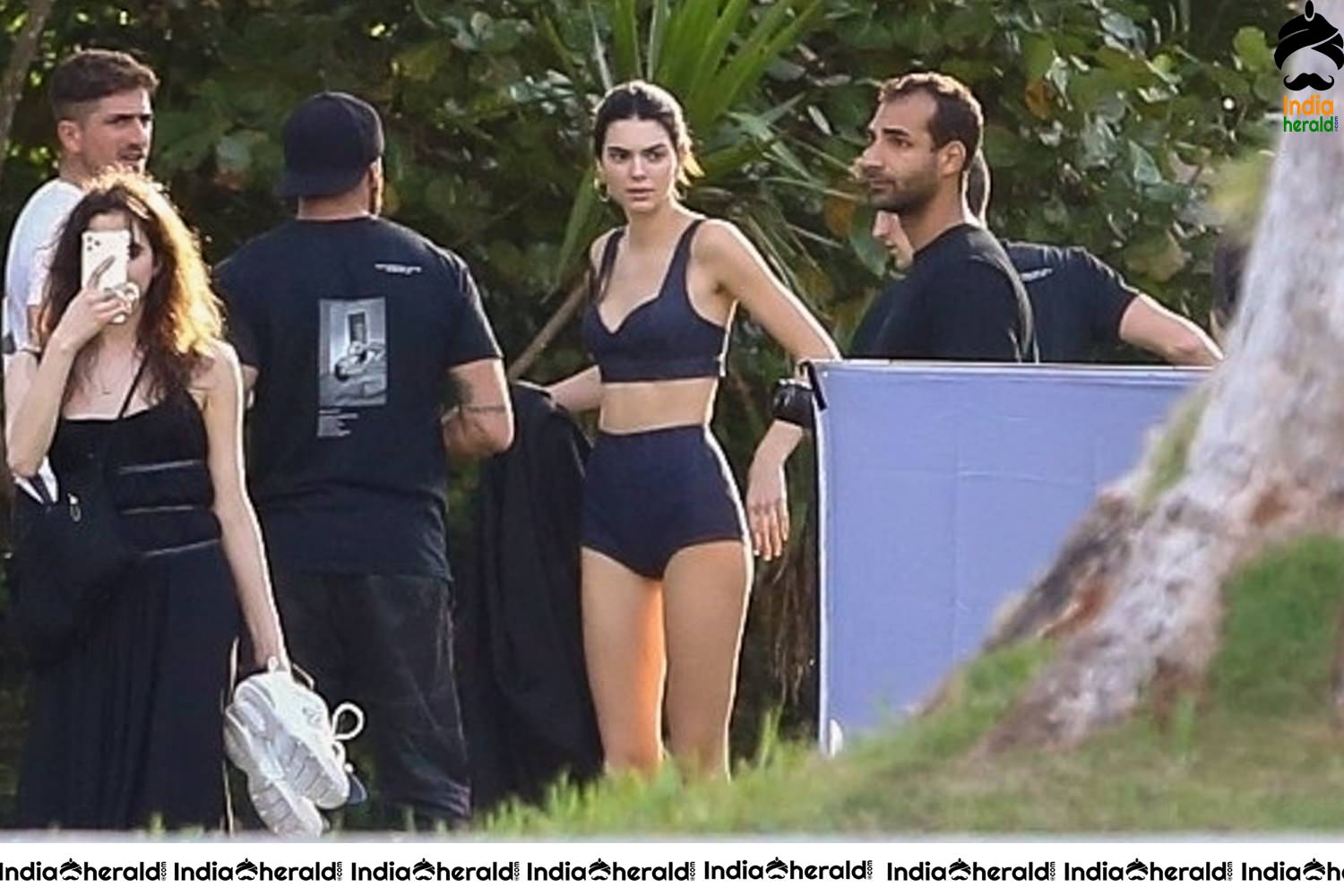 Kendall Jenner Hot Sizzling Photoshoot in Miami Set 1
