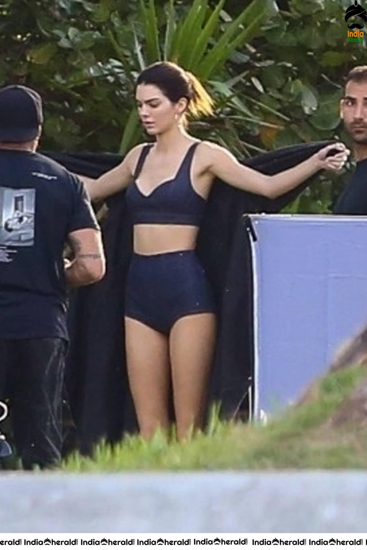 Kendall Jenner Hot Sizzling Photoshoot in Miami Set 1