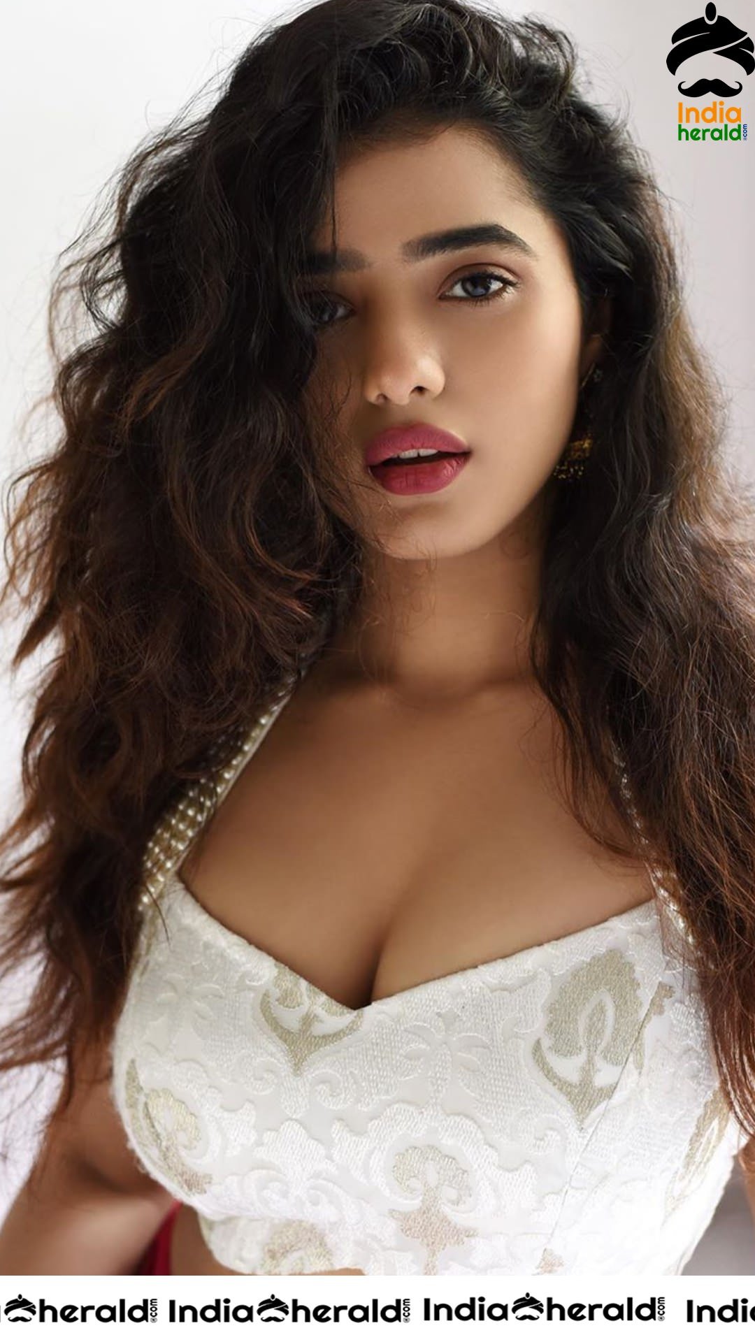 Ketika Sharma Kindles The Hotness With Her Hot Exposure Set 1