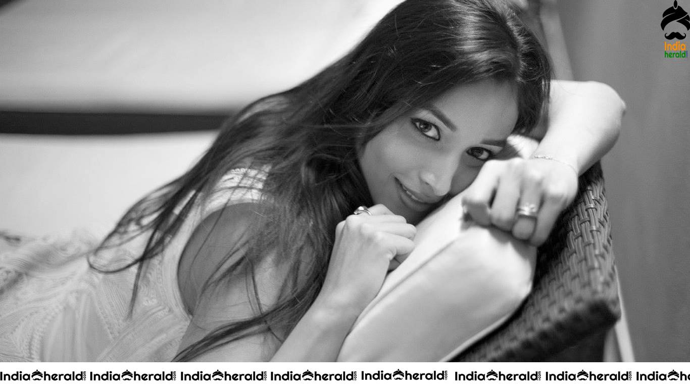 KGF Heroine Srinidhi Shetty Hot Photos Wallpapers Set 2