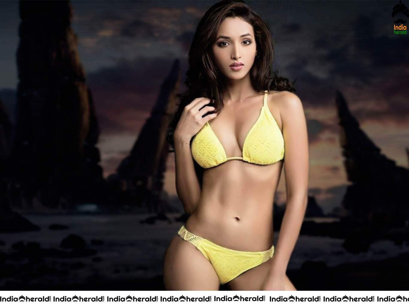 KGF Heroine Srinidhi Shetty Hot Photos Wallpapers Set 2