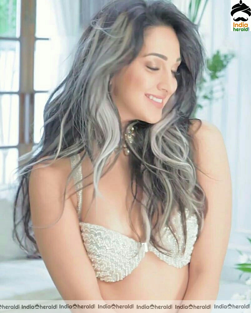Kiara seen in a Bra and is tempting our mood