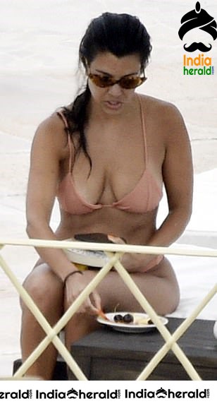 Kourtney Kardashian and Kendall Jenner Hot in Bikini by poolside at Costa Smeralda