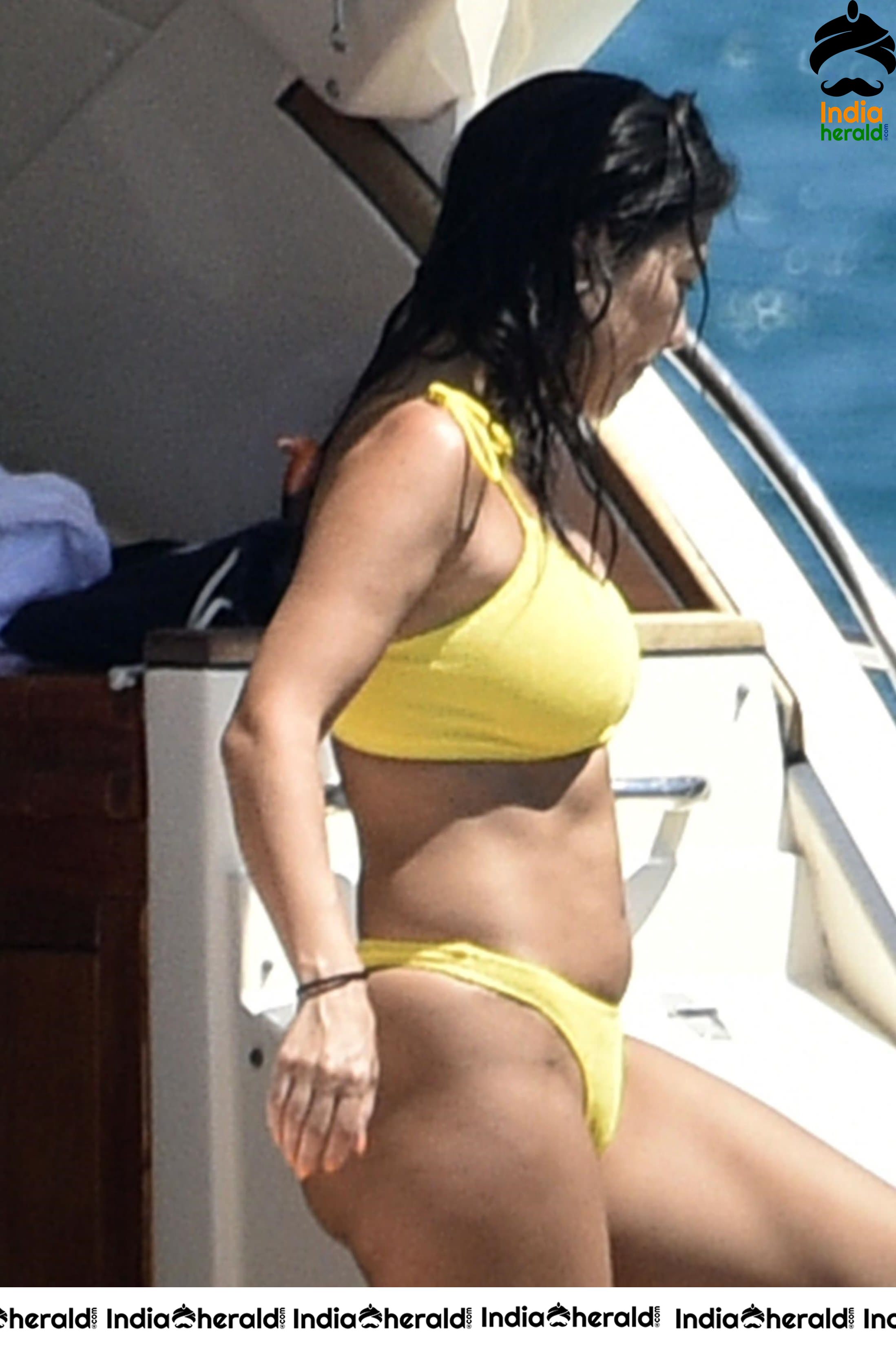 Kourtney Kardashian In A Bikini On A Yacht In Corsica Set 3