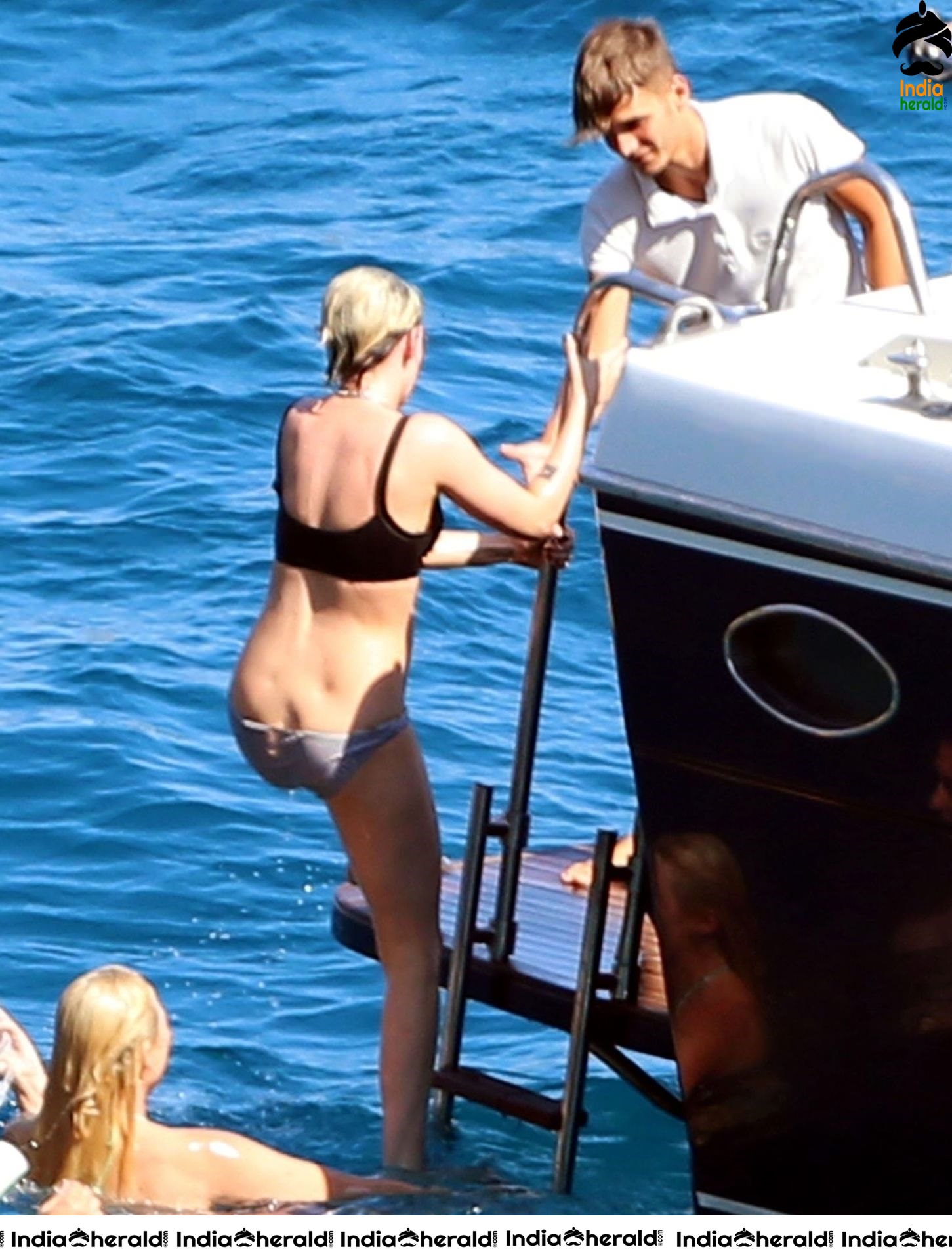 Kristen Stewart and Stella Maxwell Kissing and Cuddling each other in Bikinis at a Boat in Italy Set 1
