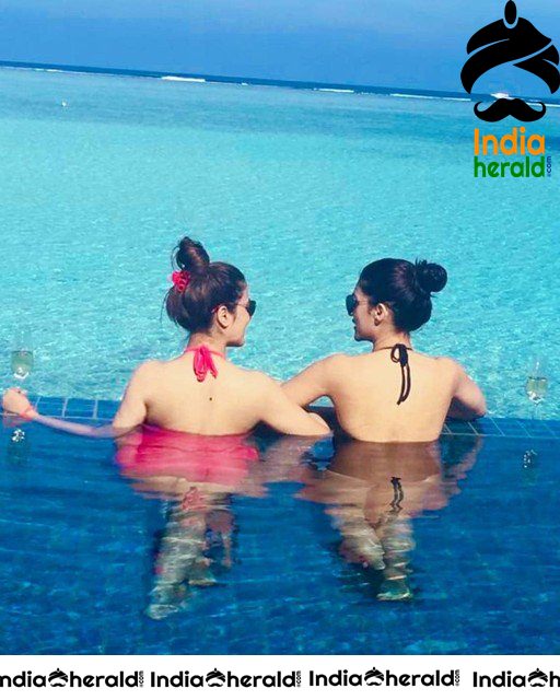 Kriti Sanon and Sister Nupur Sanon Hot Photos while Enjoying Holiday