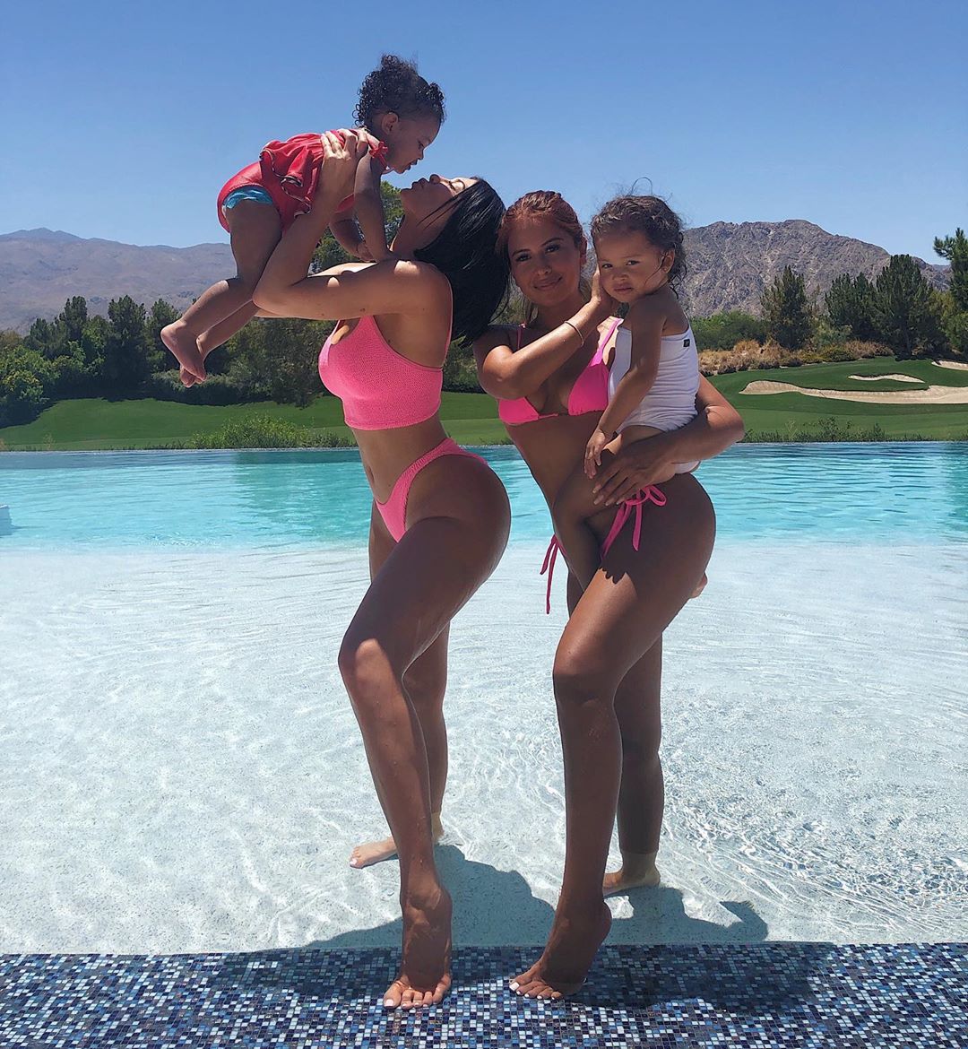 Kylie Jenner And Kendall Jenner In Bikini With Babies
