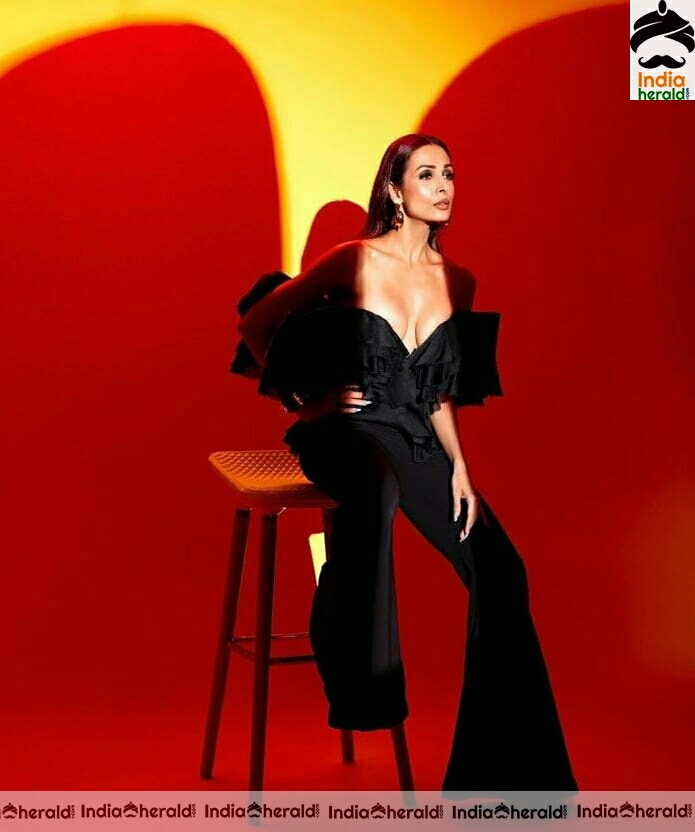 Malaika Arora Hot Black Dress Stills