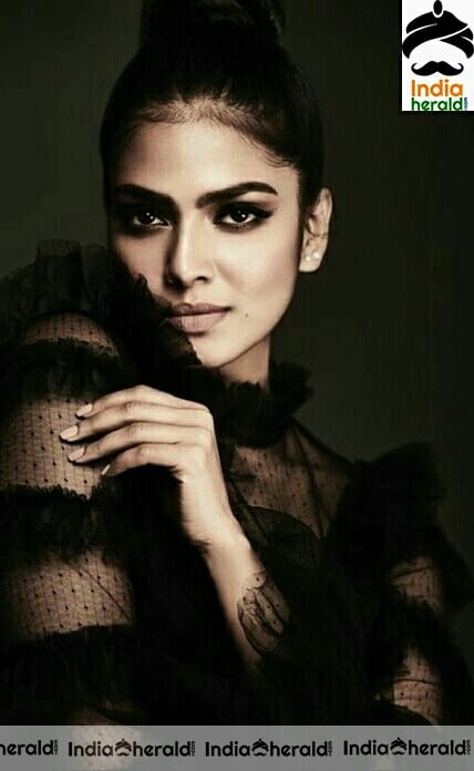 Malavika Mohanan Big Cleavage Exposing Latest Hot Photos