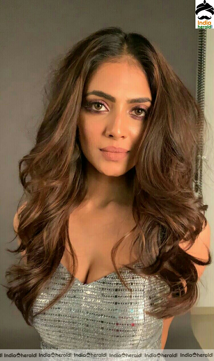 Malavika Mohanan Hot Photo Stills