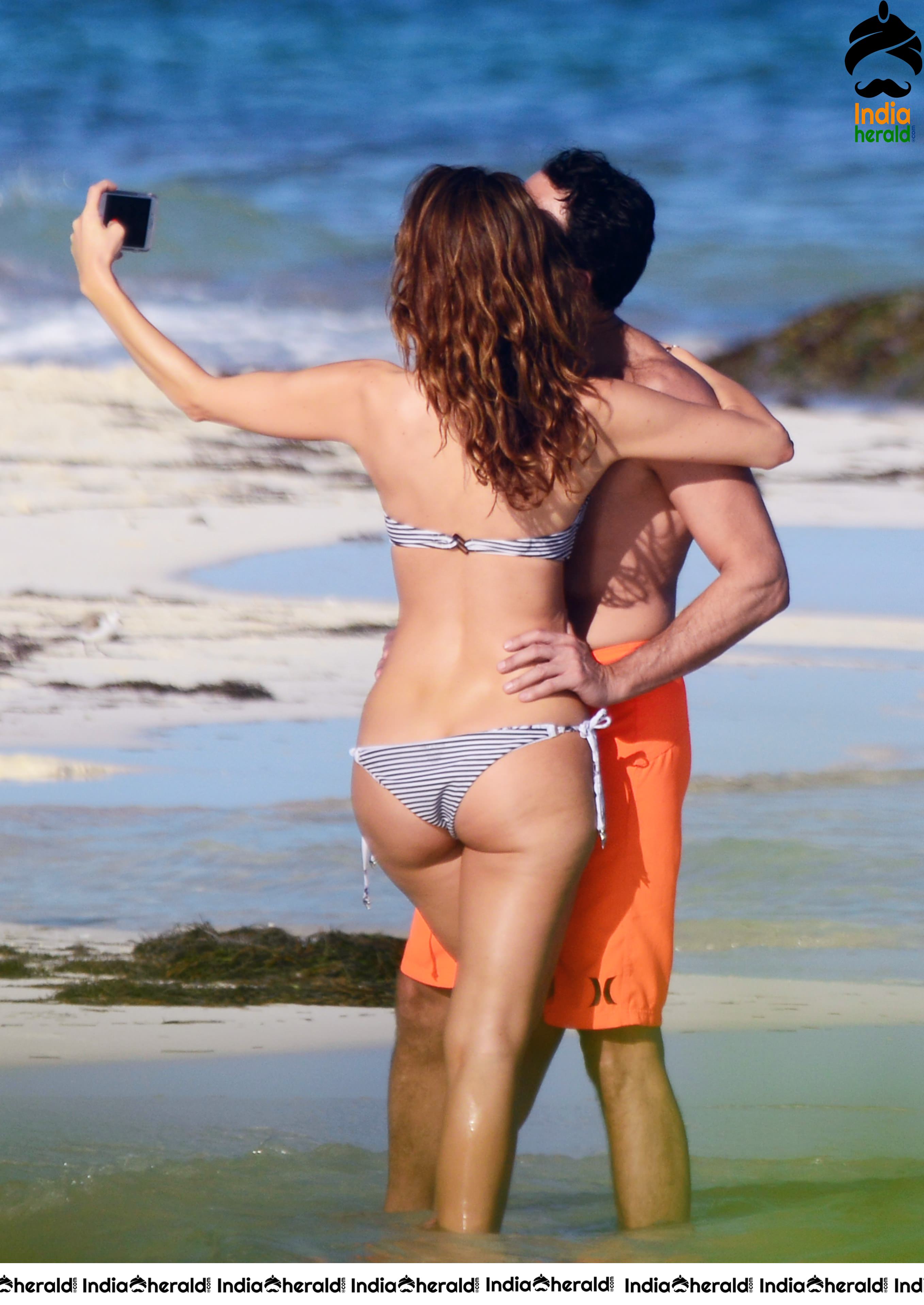 Maria Menounos Ass Shots In A Bikini At A Beach in Mexico Set 1