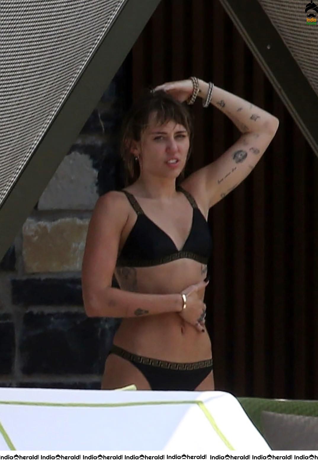 Miley Cyrus in a Bikini she was caughtt Kissing and smooching Kaitlynn Carter Set 1