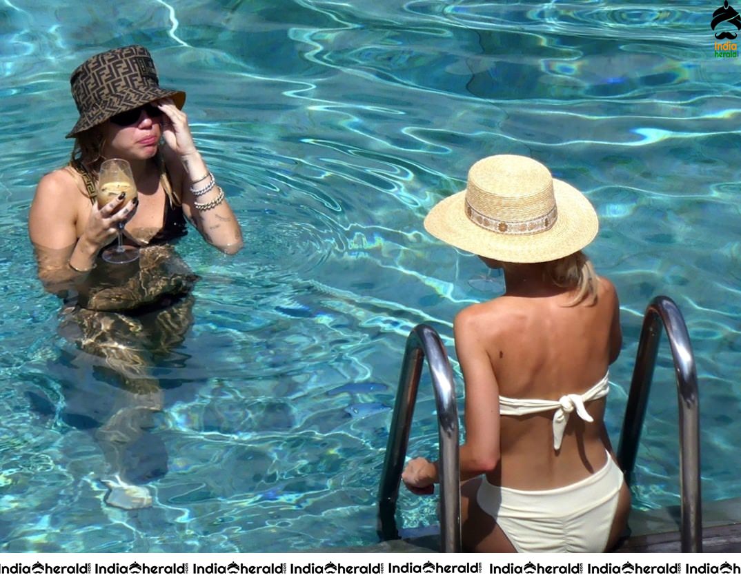 Miley Cyrus in a Bikini she was caughtt Kissing and smooching Kaitlynn Carter Set 1