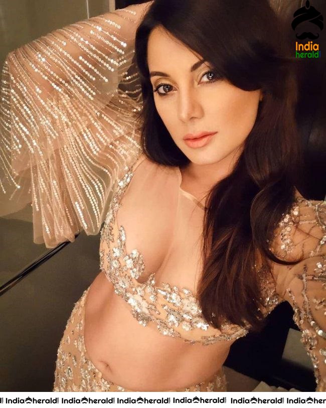 Minissha Lamba Hot Bikini Photos to tempt your Mood Set 1