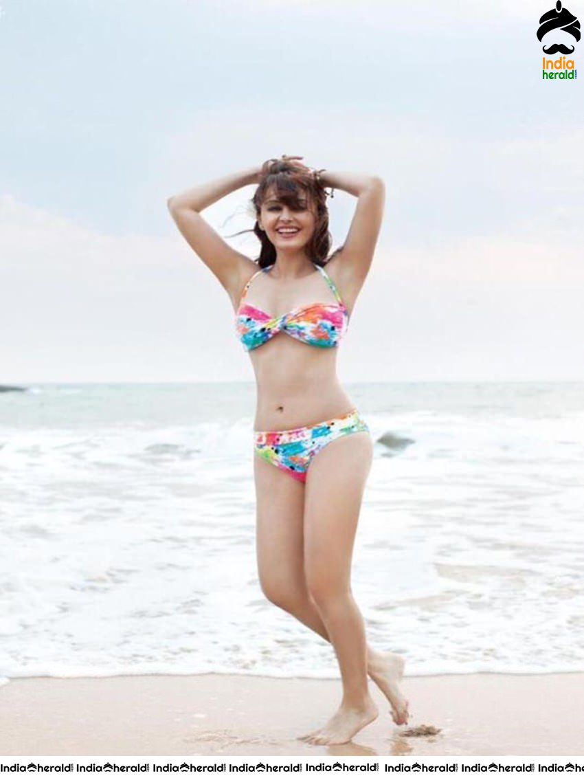 Minissha Lamba Hot Bikini Photos to tempt your Mood Set 2