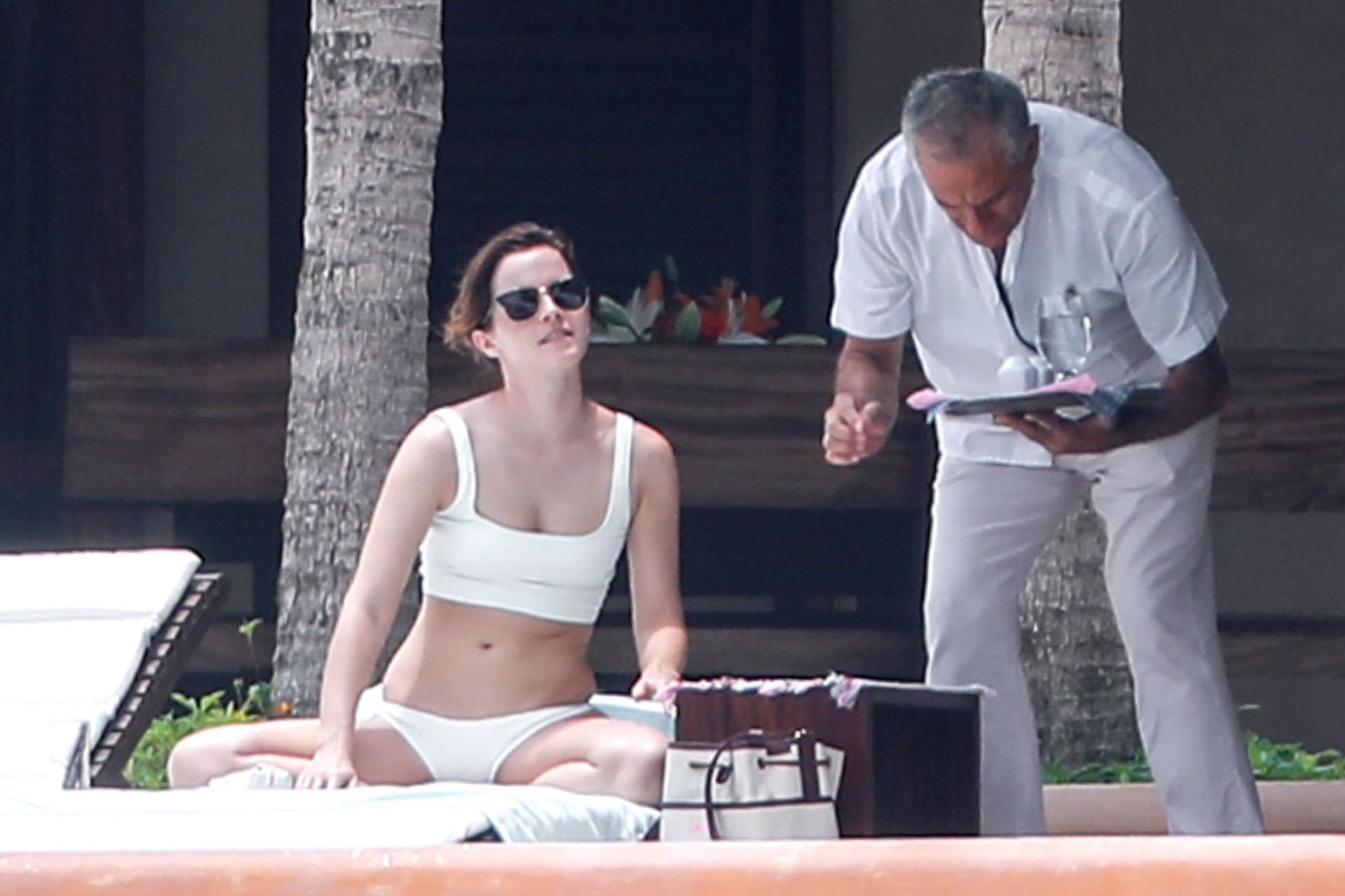 More Than 30 Photos Of Harry Potter Girl Emma Watson Caught In Bikini