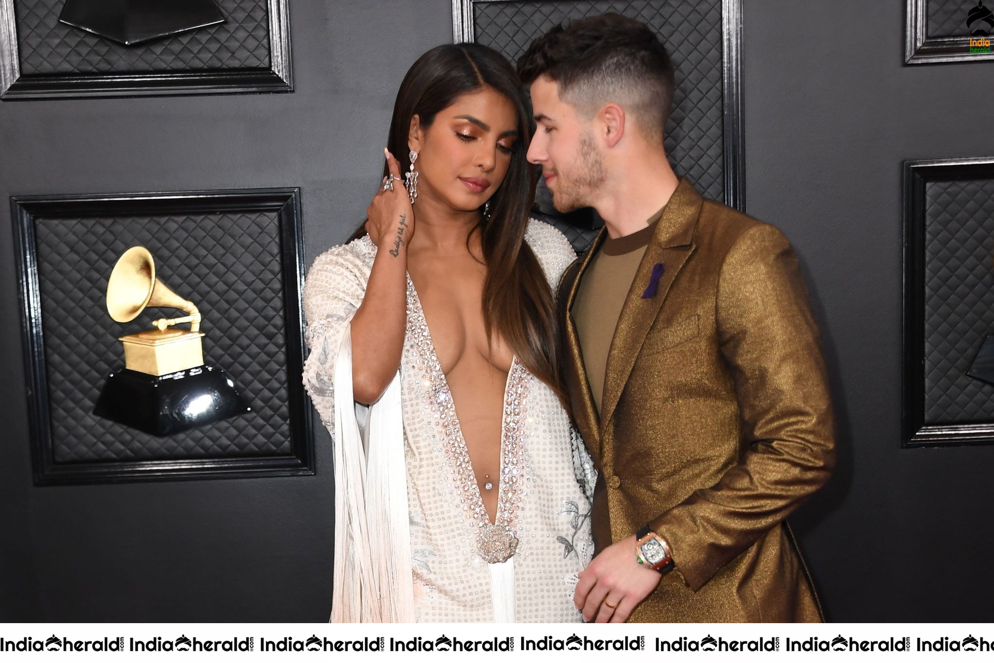 More Unseen Hot Sizzling Clicks of Priyanka Chopra from Grammys Set 1