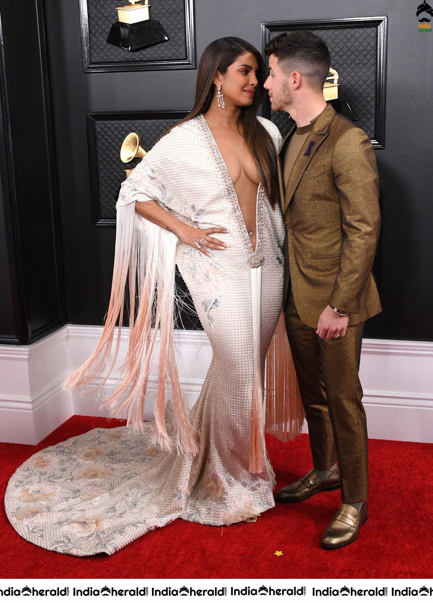 More Unseen Hot Sizzling Clicks of Priyanka Chopra from Grammys Set 1