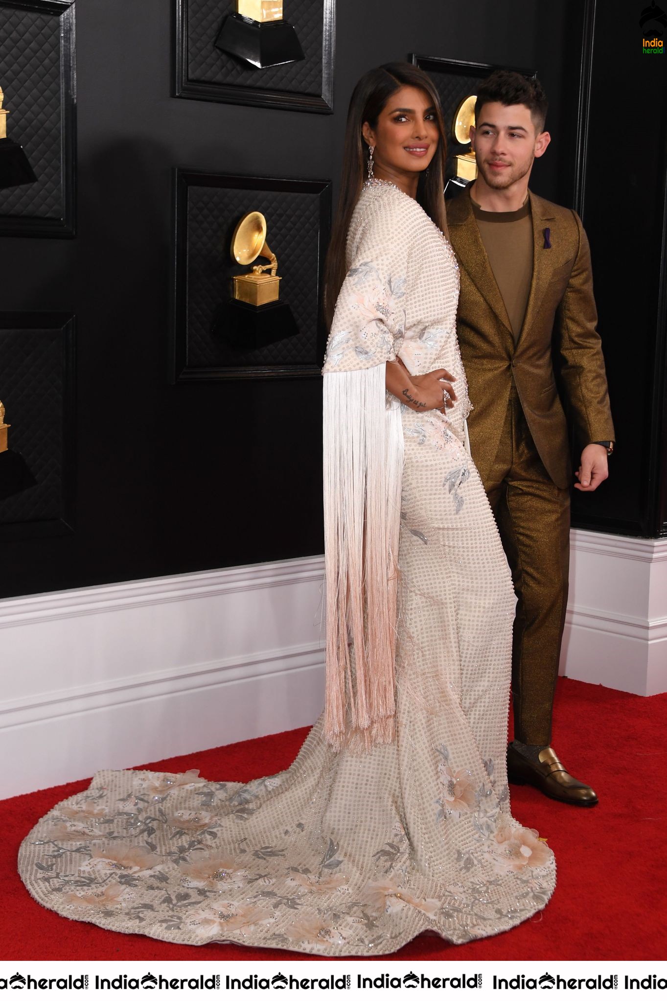 More Unseen Hot Sizzling Clicks of Priyanka Chopra from Grammys Set 1