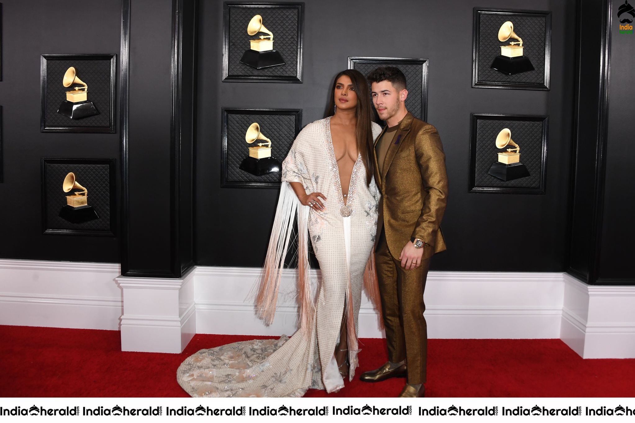 More Unseen Hot Sizzling Clicks of Priyanka Chopra from Grammys Set 1