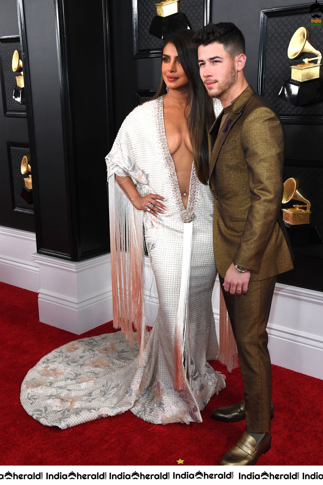 More Unseen Hot Sizzling Clicks of Priyanka Chopra from Grammys Set 2