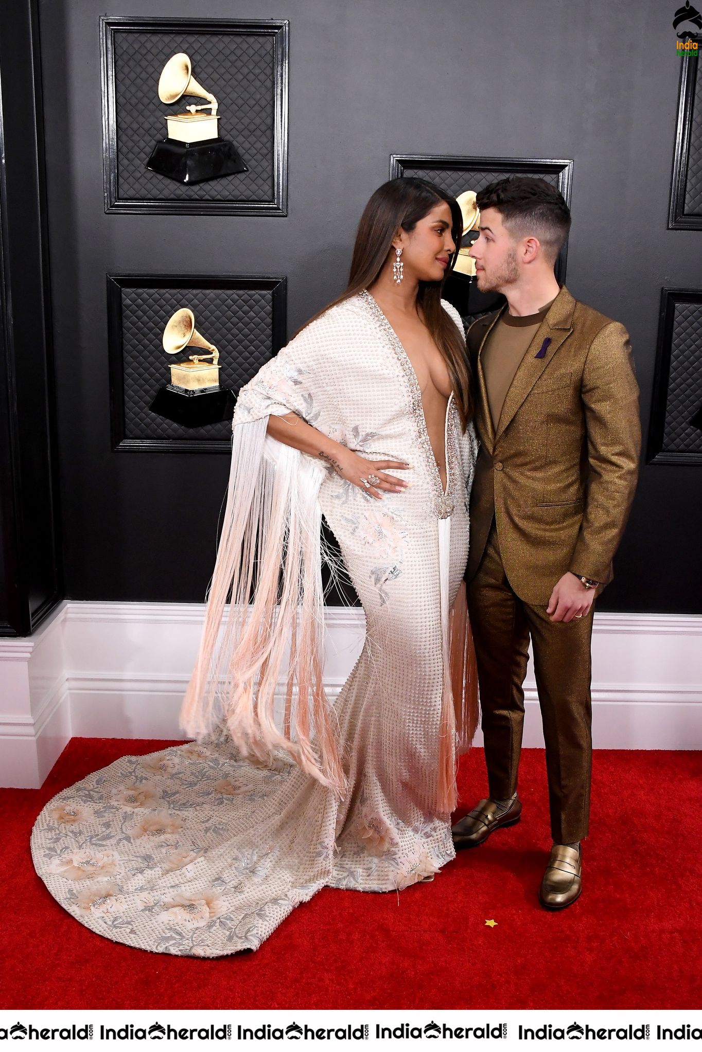 More Unseen Hot Sizzling Clicks of Priyanka Chopra from Grammys Set 2