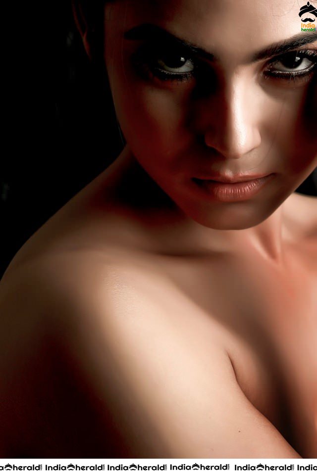 Naina Ganguly Sizzling Hottest Sexposing Photos from Beautiful Movie Set 1