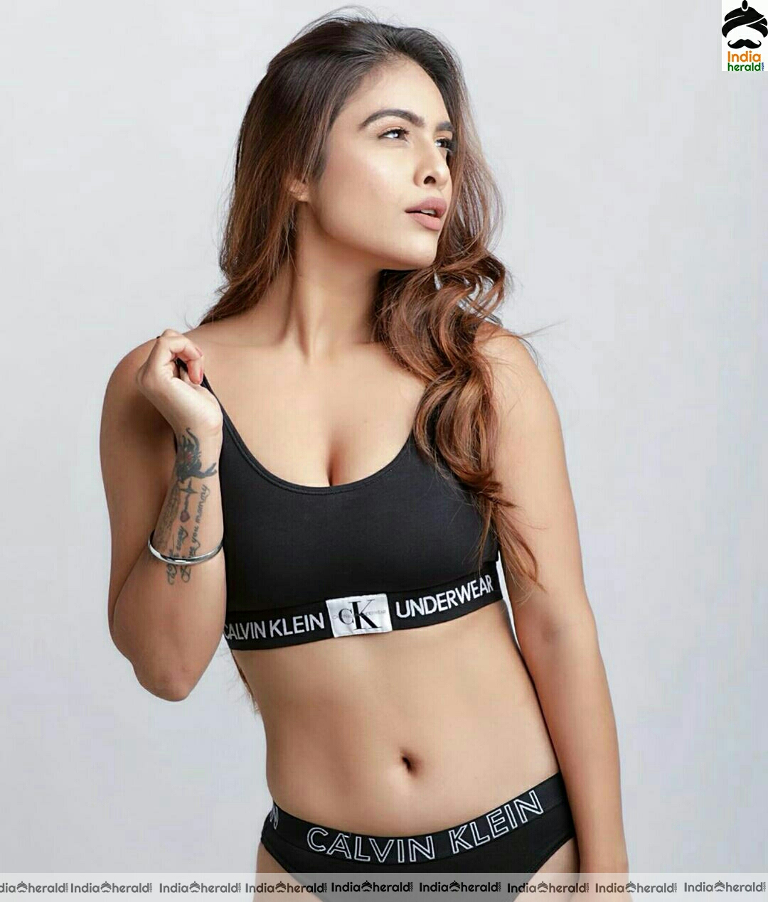 Neha Malik Naughty Hot Exposing photos