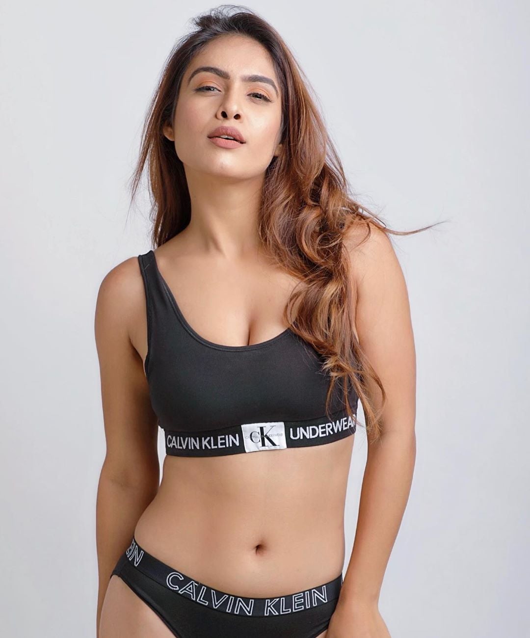 Neha Malik New Hot And Glam Bikini Show