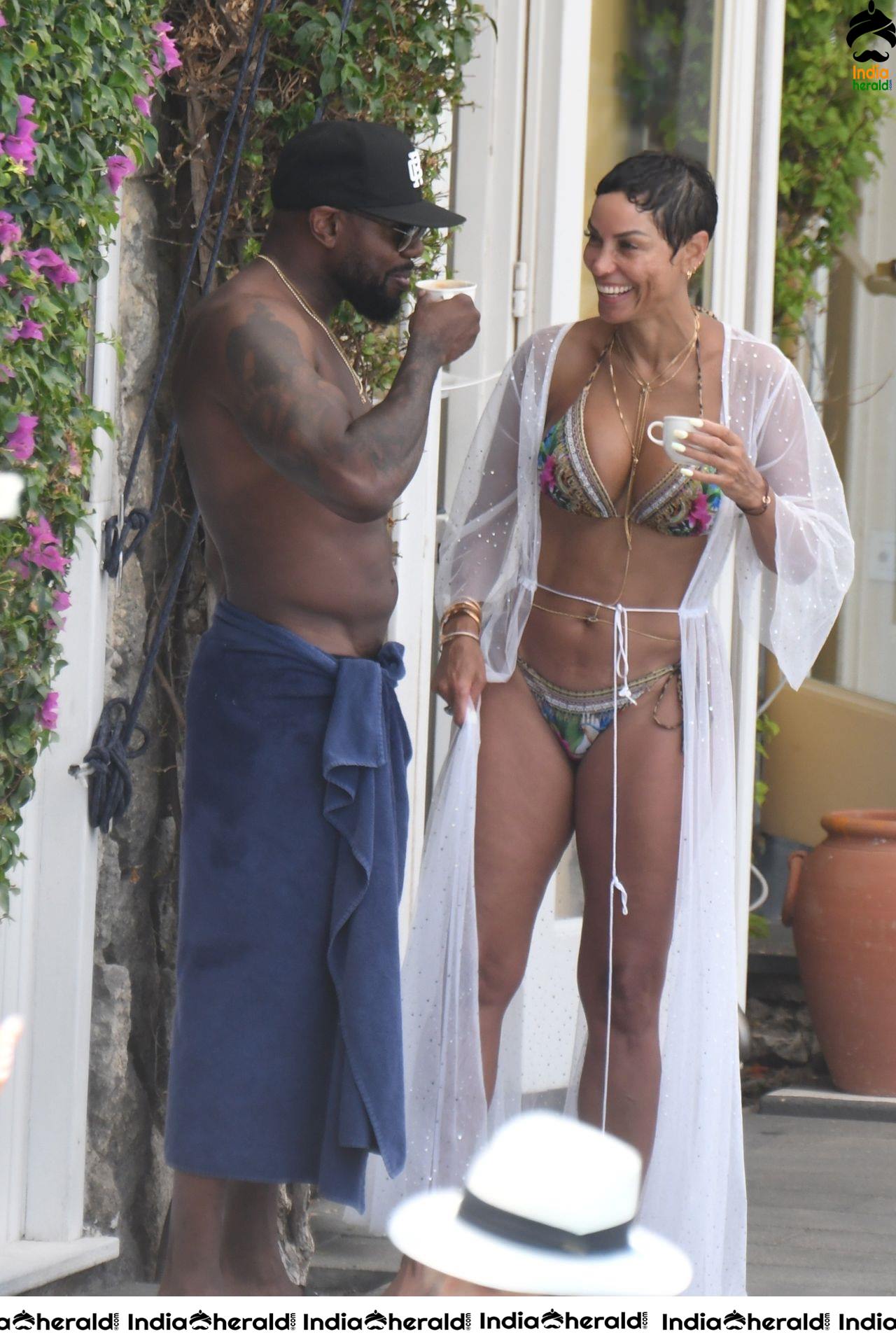 Nicole Murphy enjoying with Boyfriend in Bikini while vacationing at Ischia Set 1