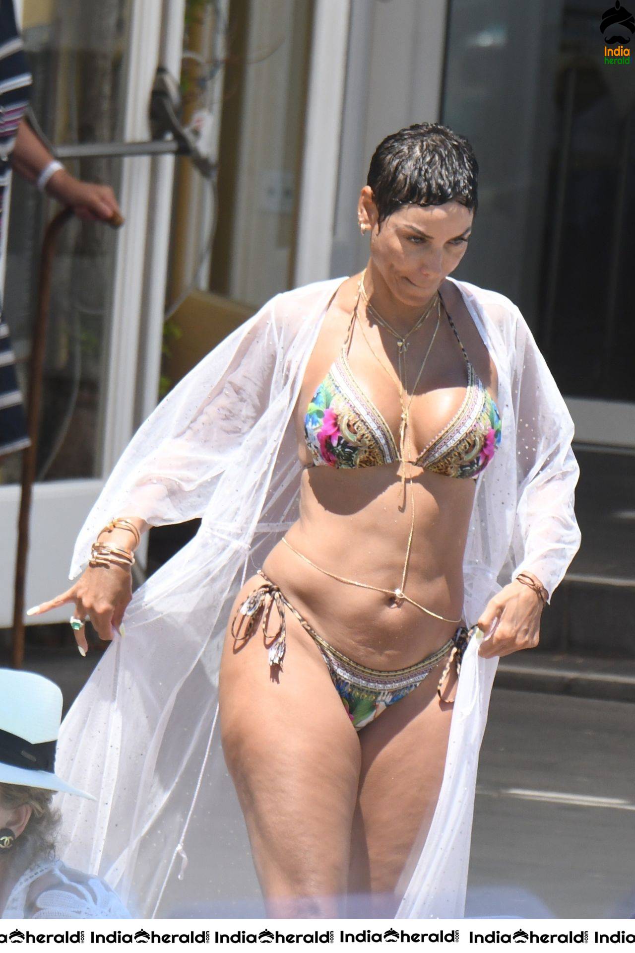 Nicole Murphy enjoying with Boyfriend in Bikini while vacationing at Ischia Set 1