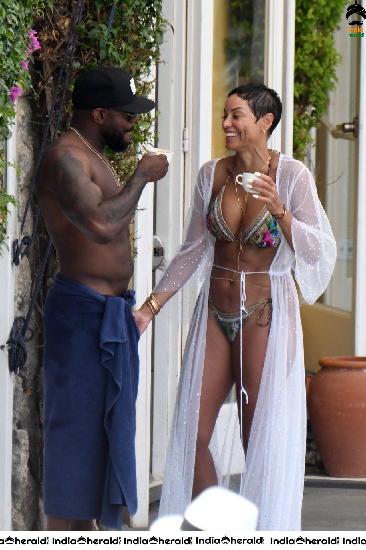 Nicole Murphy enjoying with Boyfriend in Bikini while vacationing at Ischia Set 1