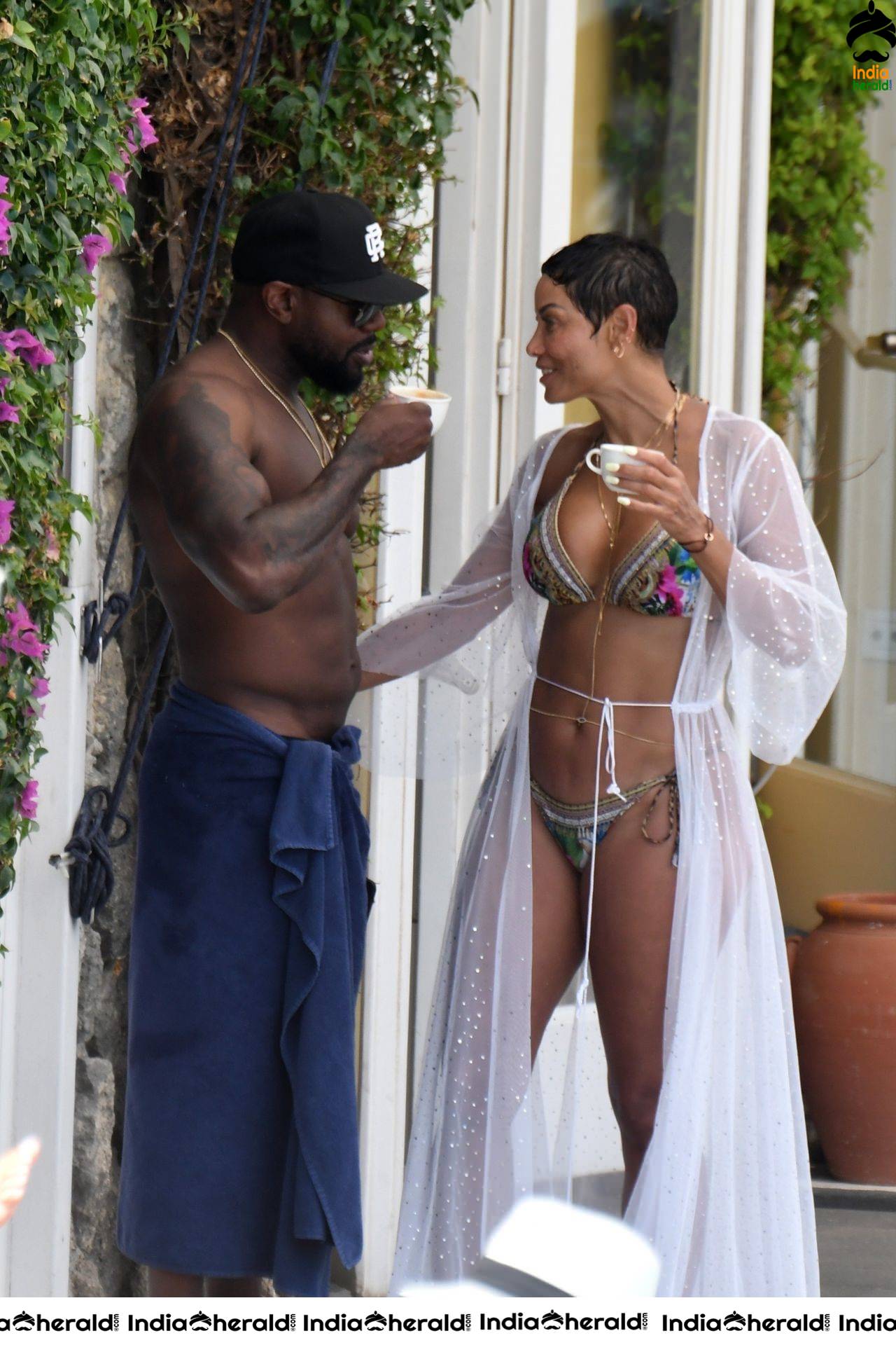 Nicole Murphy enjoying with Boyfriend in Bikini while vacationing at Ischia Set 2