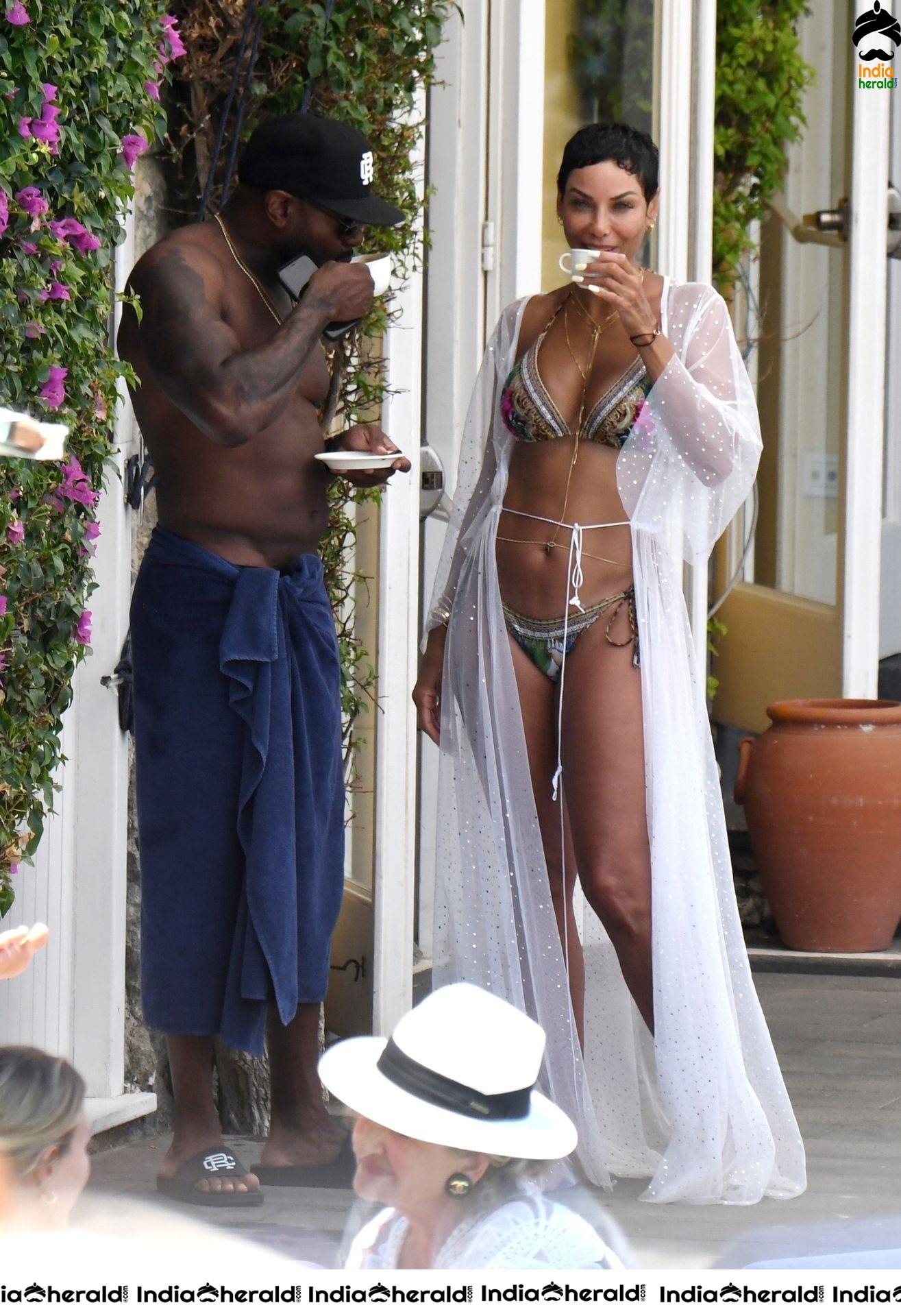 Nicole Murphy enjoying with Boyfriend in Bikini while vacationing at Ischia Set 2