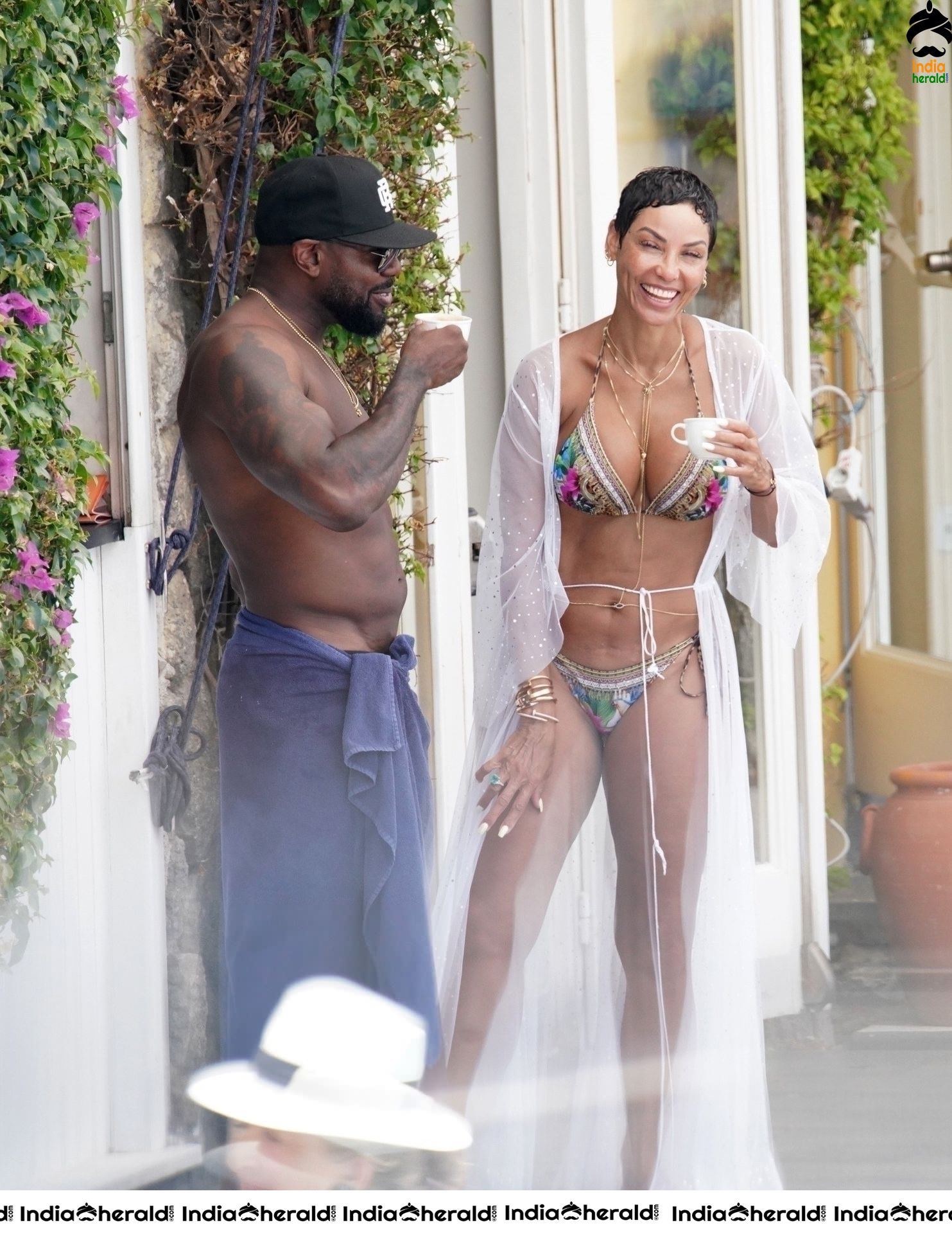 Nicole Murphy enjoying with Boyfriend in Bikini while vacationing at Ischia Set 2