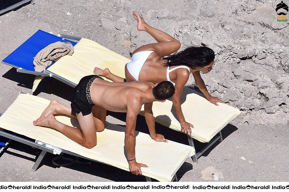 Nicole Scherzinger Caught in Bikini with her Boyfriend Set 1